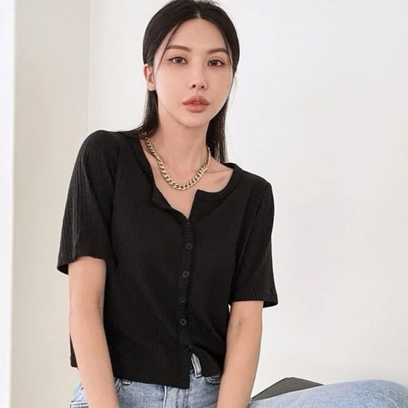 Black solid ribbed knit crop tee - Picture 5 of 7